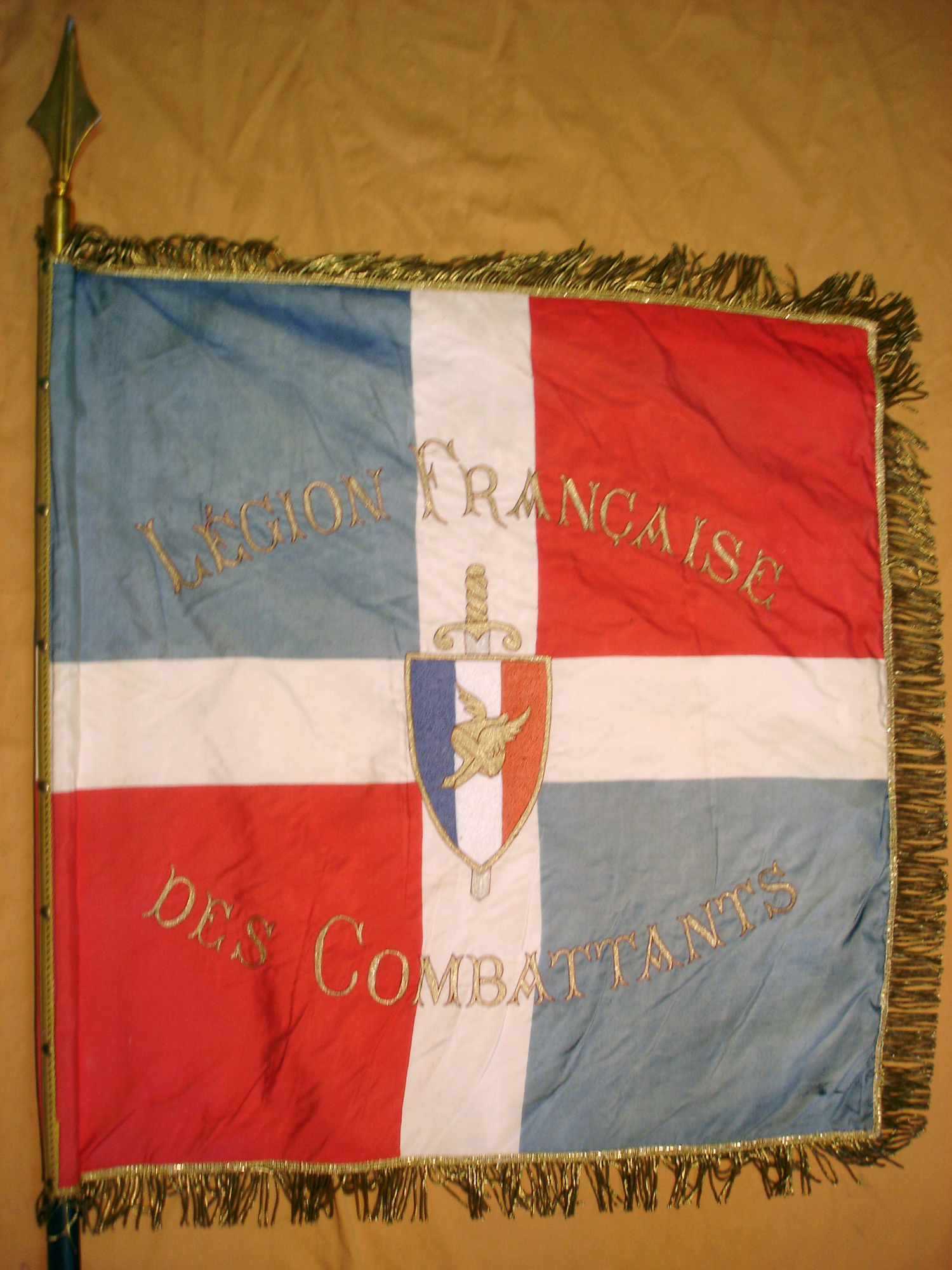 Drapeau de la Légion Française des combattants.